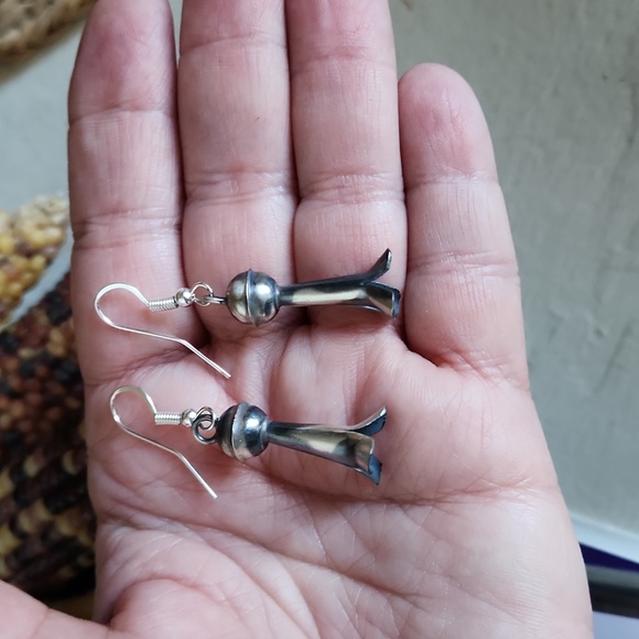 NWOT Native American Navajo Sterling Squash Blossom Dangle Earrings ๐โค๏ธ - Picture 6 of 9